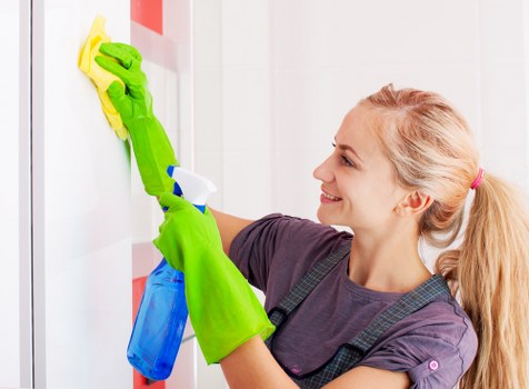 Professional oven cleaner in SW7 removing grease from a kitchen oven